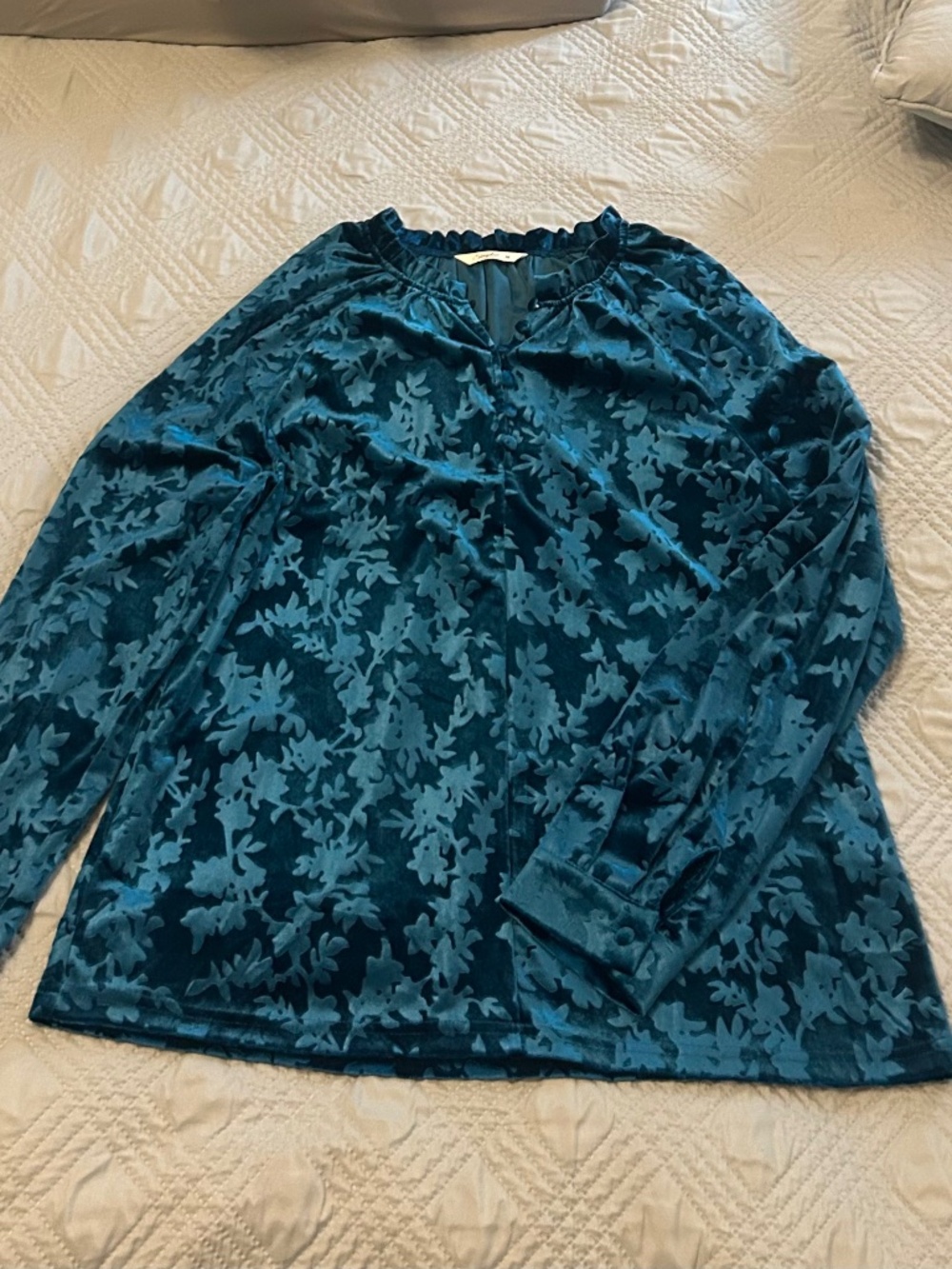 SIMPLEE Women’s Teal Velvet Top, Size Medium, EUC